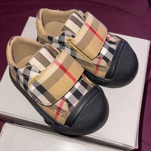 Burberry Baby Sneaker Size 17 / 2